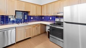 The shared kitchen is open whenever you're hungry. 